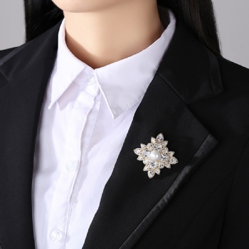 Cubic Zircon Brooch BR061